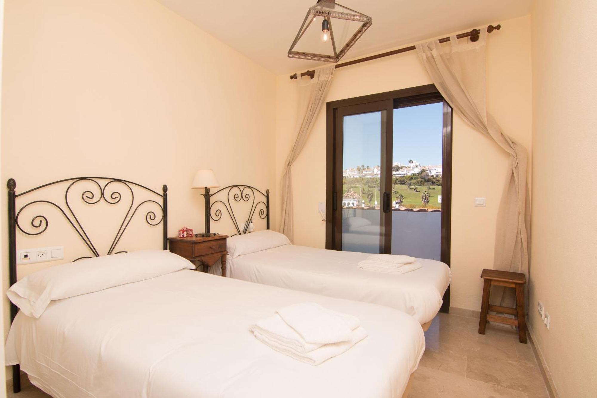 2233-Lovely 2 Bedrooms On The Beach, Pool And Port Манилва Экстерьер фото