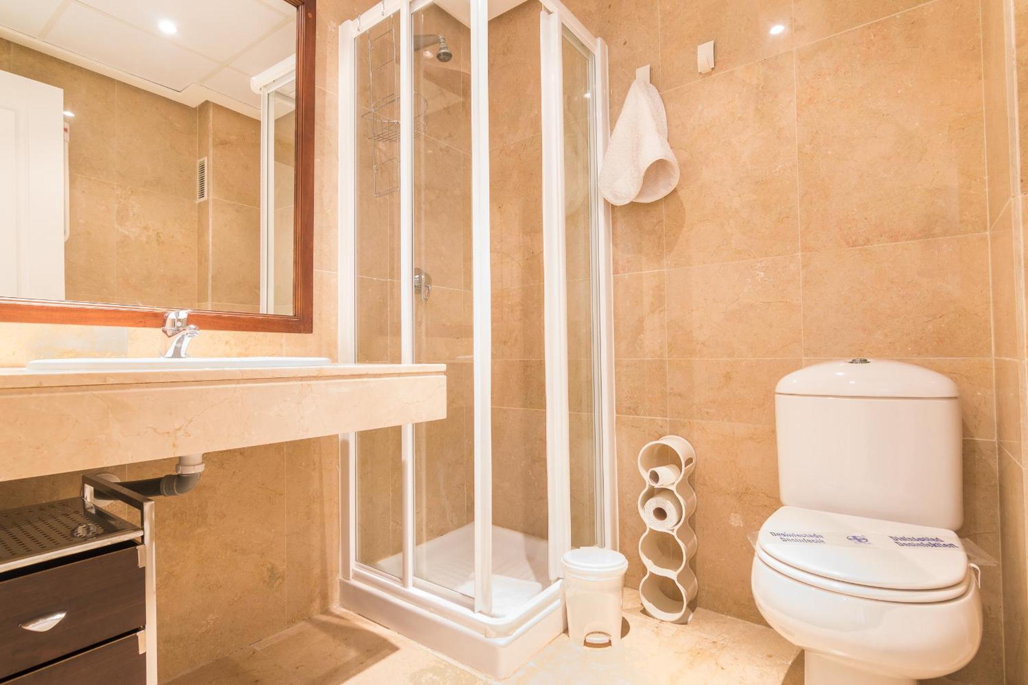 2233-Lovely 2 Bedrooms On The Beach, Pool And Port Манилва Экстерьер фото