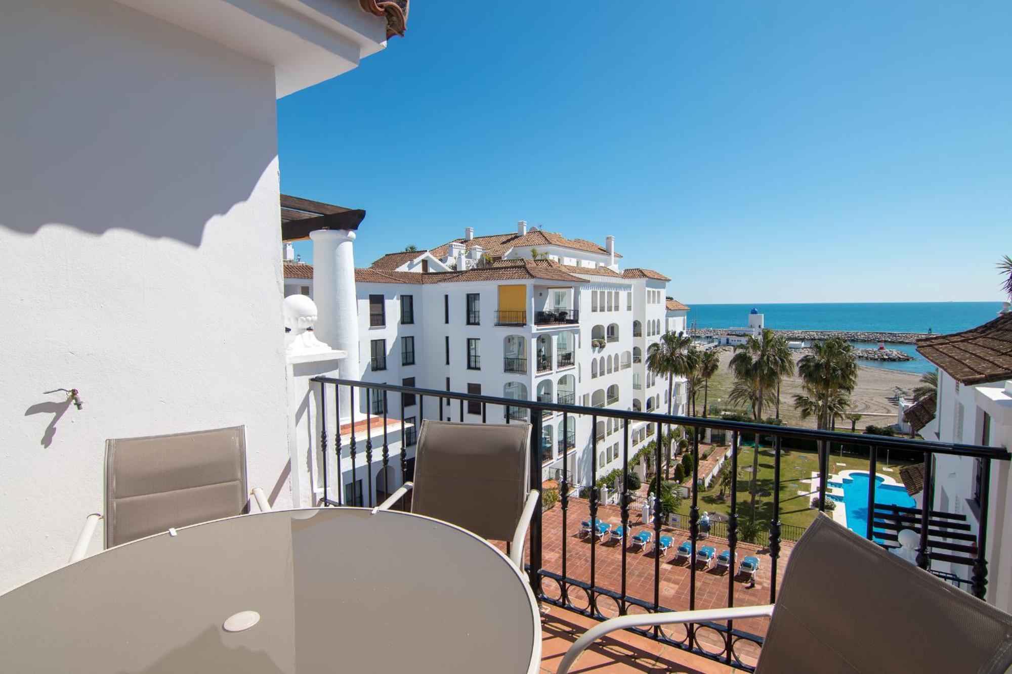 2233-Lovely 2 Bedrooms On The Beach, Pool And Port Манилва Экстерьер фото