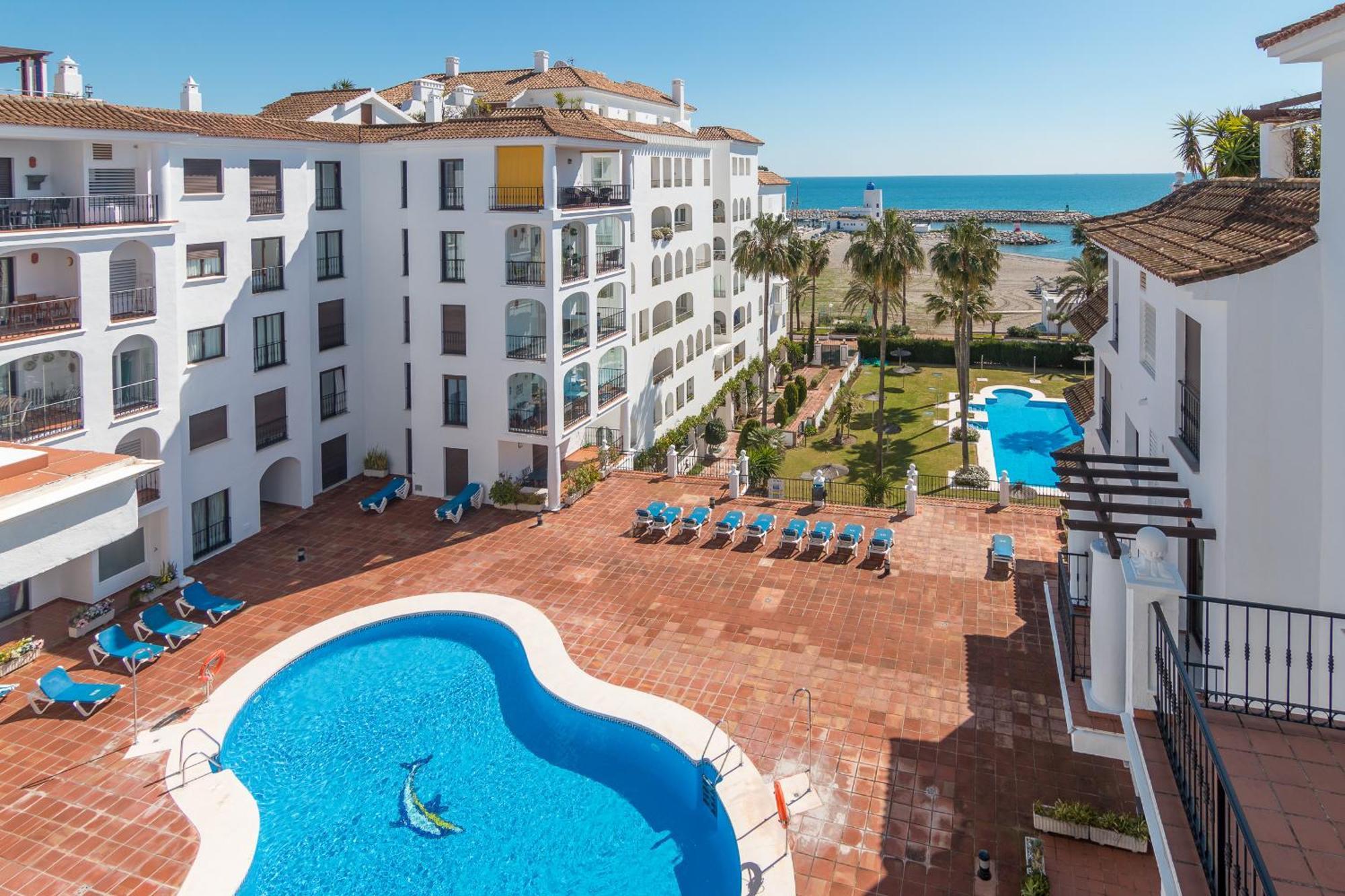 2233-Lovely 2 Bedrooms On The Beach, Pool And Port Манилва Экстерьер фото